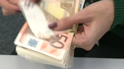O tânără, acuzată că a furat peste 4.600 euro şi 16.000 lei dintr-o locuinţă, a fost arestată