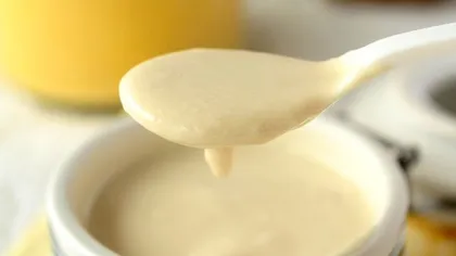 Ce se întâmplă dacă mănânci brânză cu cuţitul şi iaurt cu lingura de plastic
