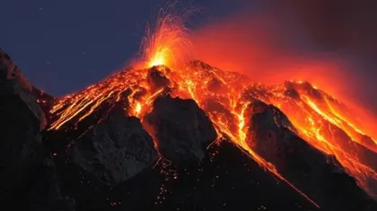 Erupţia vulcanului Kilauea din Hawaii: Imagini SPECTACULOASE surprinse dintr-un avion VIDEO