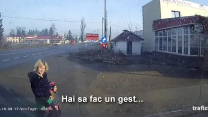 Cea mai DENATURATĂ MAMĂ din România: PROSTITUATĂ iese la produs cu copilul de mână şi îl lasă să se UITE VIDEO