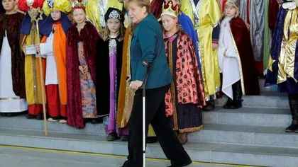 Merkel apare prima dată în public, sprijinindu-se în cârje, în urma accidentului la schi VIDEO
