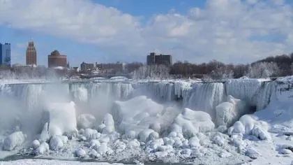 Fenomen rar în America de Nord: Cascada Niagara a ÎNGHEŢAT FOTO