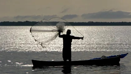 Comisar UE: Pescuitul ilegal în Marea Neagră este o problemă. Copiii noştri ar putea rămâne fără peşte