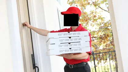 ABJECT: Un tânăr care livra PIZZA la DOMICILIU arestat, după ce a fost filmat într-o situaţie JENANTĂ FOTO