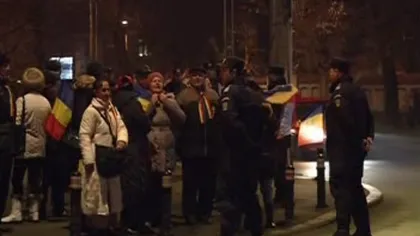 PROTEST la Cotroceni în timpul întâlnirii dintre Traian Băsescu şi Victoria Nuland VIDEO