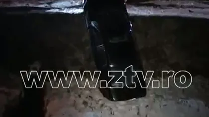 Accident spectaculos în Zalău. Un şofer a zburat cu maşina de pe un pod VIDEO