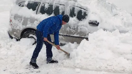 Au apărut curăţătorii profesionişti de zăpadă. Vezi pentru câţi bani te scot din zăpadă