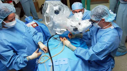 Operaţie de 14 ore pentru salvarea unei femei bolnave de cancer la sân
