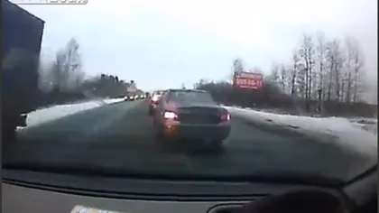 Accident bizar pe şosea: Motivul pentru care nu ar trebui să laşi o PISICĂ să îţi conducă maşina VIDEO