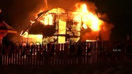 Incendiu DEVASTATOR la Iaşi. O vilă recent construită a ars ca o torţă, proprietarii sunt distruşi VIDEO