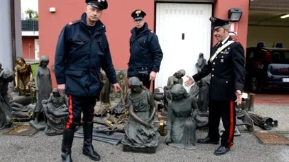 Trei români au fost prinşi la furat într-un cimitir din Italia FOTO