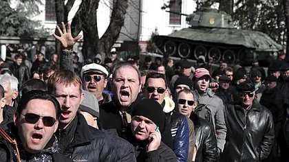 Confruntări între manifestanţii pro-ruşi şi cei pro-ucraineni în Crimeea. O persoană a murit
