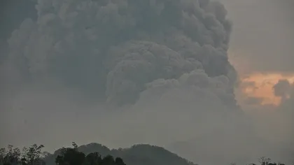 ERUPŢIE VIOLENTĂ a unui vulcan din Indonezia: Patru persoane au murit. IMAGINI SPECTACULOASE