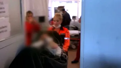 O adolescentă beată din Vaslui s-a încăierat cu medicii de pe ambulanţă