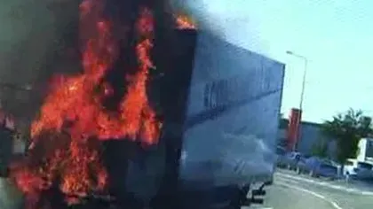 PANICĂ în Harghita. O maşină cu 800 de pâini a luat foc în mers