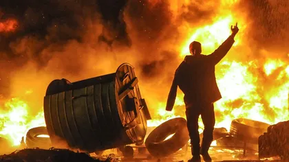 ÎNFIORĂTOR! Momentul în care un manifestant este ÎMPUŞCAT la Kiev VIDEO