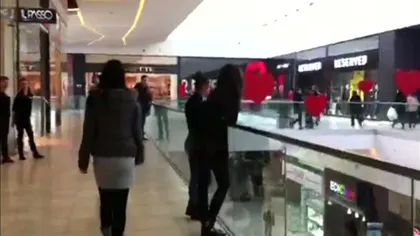 Panică la un mall din Ploieşti: Sute de clienţii au fost evacuaţi de urgenţă