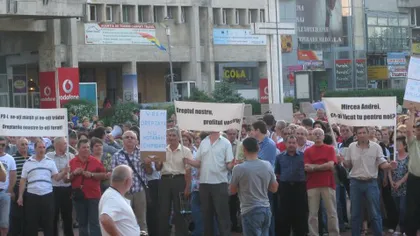 Miting la Piteşti. Sute de foşti angajaţi ai OMV au protestat împotriva companiei