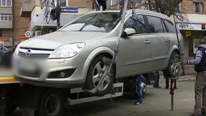 Circ în stradă, în Ploieşti, pentru maşinile ridicate de poliţie VIDEO