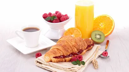 5 obiceiuri proaste pe care le ai la micul dejun şi te îngraşă