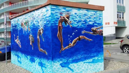 FASCINANT. Un profesor arădean transformă ziduri de pe stradă în biblioteci, piscine şi acvarii colorate FOTO