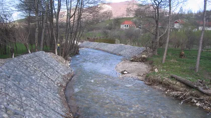 Cauza prăbuşirii podului de peste râul Strei: Gradul avansat de spălare a fundaţiei