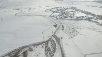 Pericol de inundaţii în Moldova: Râurile îngheţate sunt monitorizate din elicopter