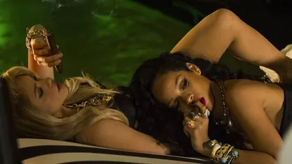 Shakira, prea sexy pentru TV. Un politician vrea interzicerea clipului în care apare în pat cu Rihanna VIDEO