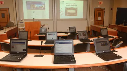 Un colegiu din Iaşi a fost dotat cu Smart Classroom