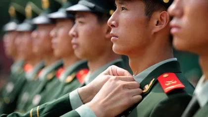 Armata chineză îşi modifică uniforma pentru că SOLDAŢII AU CRESCUT cu 2 centimetri