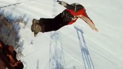 Noroc CHIOR: A sărit de la 120 de metri şi a supraviţuit, deşi NU i s-a deschis paraşuta VIDEO