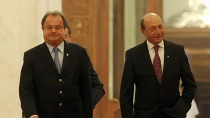 Băsescu s-a întâlnit cu moţii salvatori din Apuseni la înmormântarea tatălui lui Vasile Blaga VIDEO