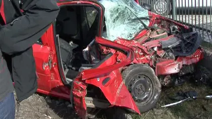 Accident în Harghita. Patru tineri, grav răniţi, după ce maşina în care se aflau s-a izbit de un TIR VIDEO