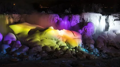 Fenomen rar în SUA: Cascada Niagara a îngheţat a doua oară în această iarnă. Imagini spectaculoase