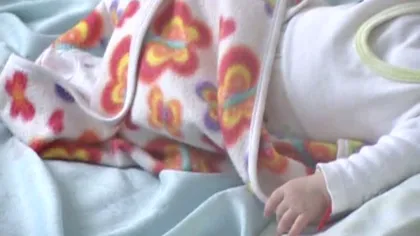 Un bebeluş a fost abandonat în scara unui bloc din Brăila