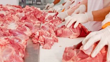 Nereguli la un abator din Cluj. Peste 800 kilograme de carne au fost confiscate