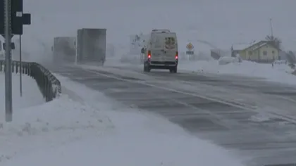 Circulaţie în condiţii de iarnă în Harghita. Drumarii acţionează în zonele înalte
