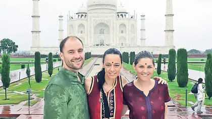 Andreea Raicu a plâns o lună de zile în India. Vezi ce a păţit vedeta
