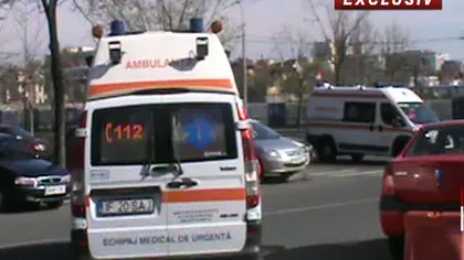 Spitalul Universitar din Bucureşti, raiul parcagiilor: Taximetriştii blochează chiar şi ambulanţele VIDEO