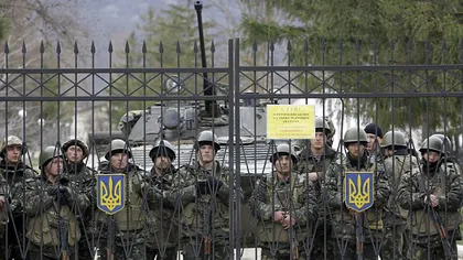 CONFLICT ARMAT în Crimeea. O bază militară ucraineană, ATACATĂ de RUŞI. Un SOLDAT a fost UCIS