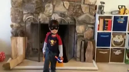 La 3 ani, un puşti e mai tare ca Batman sau Superman. Cum l-a transformat tatăl lui în SUPEREROU VIDEO