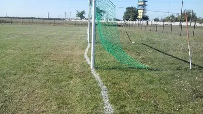 Terenul de fotbal cu cele mai strâmbe linii din lume este în România. Pozele au făcut ocolul lumii FOTO