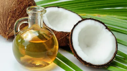 Uleiul de cocos: Moduri în care îl poţi folosi pentru îngrijirea bebeluşului