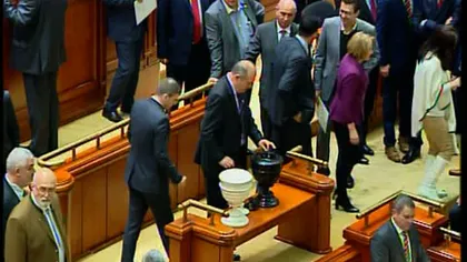 Cabinetul Ponta III a TRECUT de votul Parlamentului. Învestirea miniştrilor mai are de aşteptat VIDEO