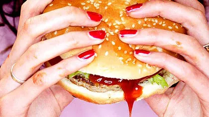 Dieta fast-food: cum pot slăbi cu mâncarea rea!