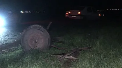 Un autoturism s-a răsturnat după ce a lovit în plin o căruţă nesemnalizată VIDEO