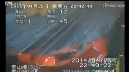 Accident spectaculos în China: Un camion a fost pur şi simplu 