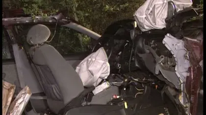 ACCIDENT MORTAL în Vinerea Mare. O maşină care circula cu viteză s-a izbit violent de un copac VIDEO
