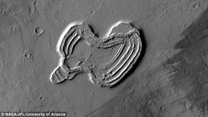 Inima de pe Marte: Craterul misterios de la suprafaţa Planetei Roşii, fotografiat de NASA