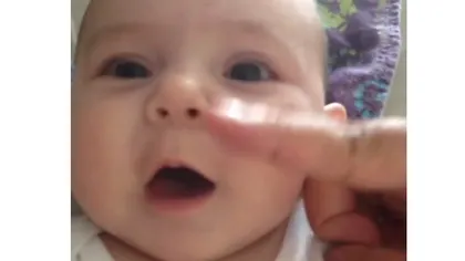 Cel mai amuzant bebeluş de pe Internet. AI SĂ RÂZI CU LACRIMI - VIDEO